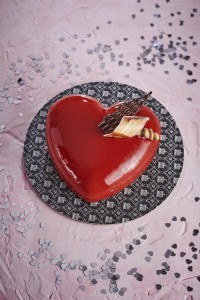 Tort okolicznościowy serce czerwone (ok 600g)